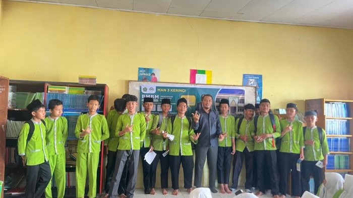 Waka Kurikulum MAN 3 Kerinci Sosialisasikan PMBM ke Sekolah