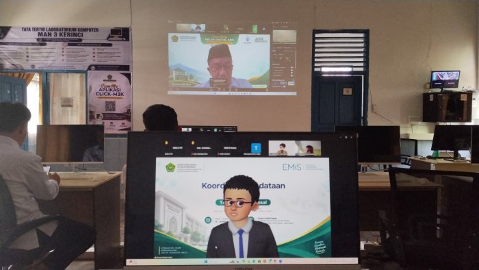 Operator MAN 3 Kerinci Ikuti Zoom Meeting Kemenag Operator MAN 3 Kerinci Ikuti Zoom Meeting Kemenag