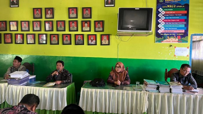 Penyambutan Hangat Kepala Madrasah Baru MAN 3 Kerinci: Ibu Hj.Tistiarni, S.Ag, M.Pd.I Resmi Memimpin