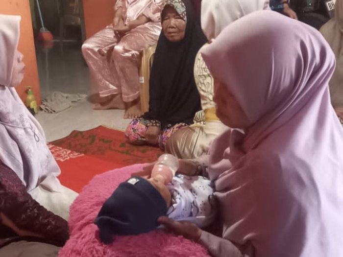 Keluarga Besar MAN 3 Kerinci Rayakan Kelahiran anak Rasyid