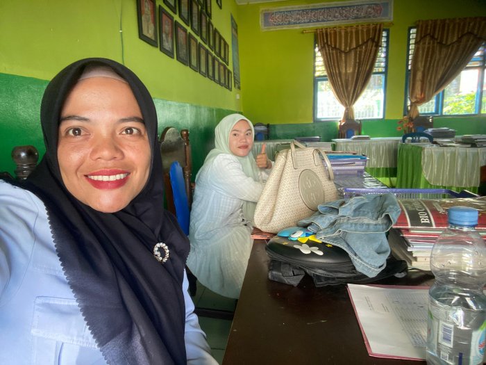 Staf TU MAN 3 Kerinci Tetap Piket di Hari Libur Semester
