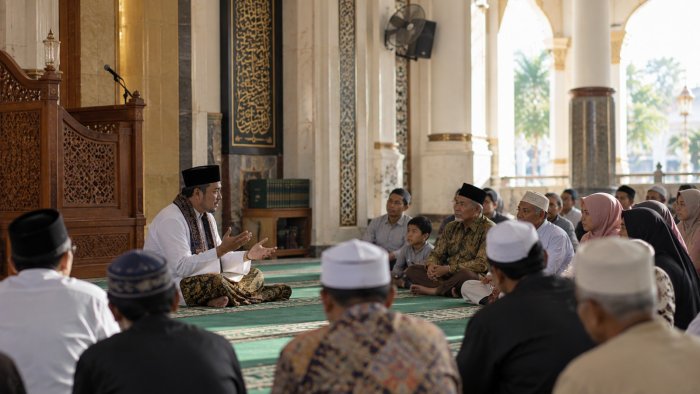 Peran Imam Masjid di Tengah Tantangan Zaman Peran Imam Masjid di Tengah Tantangan Zaman
