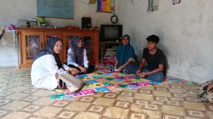 Guru BK dan Wali Kelas Lakukan Kunjungan Rumah Siswa MAN 3 Kerinci
