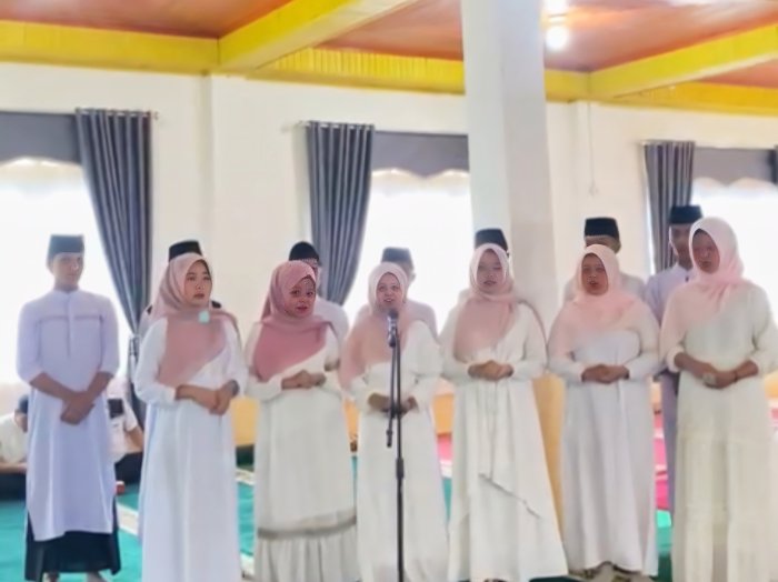 Alunan Nasyid Aulia cs Pukau Hadirin dalam Peringatan Isra Miraj di Masjid Al Furqon