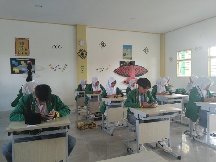 Hari ke -6 Ujian Madrasah di MAN 3 Kerinci Berjalan Tertib dan Lancar