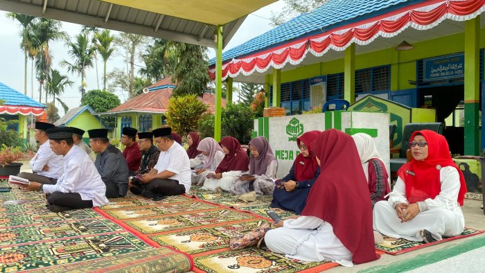 Yasinan Rutin Setiap Jumat Pagi MAN 3 Kerinci