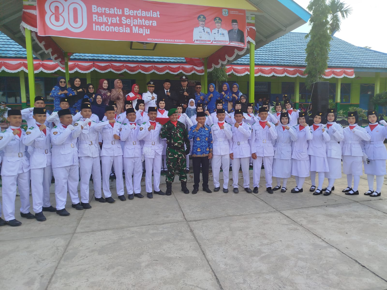 Paskibraka MAN 3 Kerinci Sukses Laksanakan Tugas pada Upacara HUT RI Kecamatan Danau Kerinci