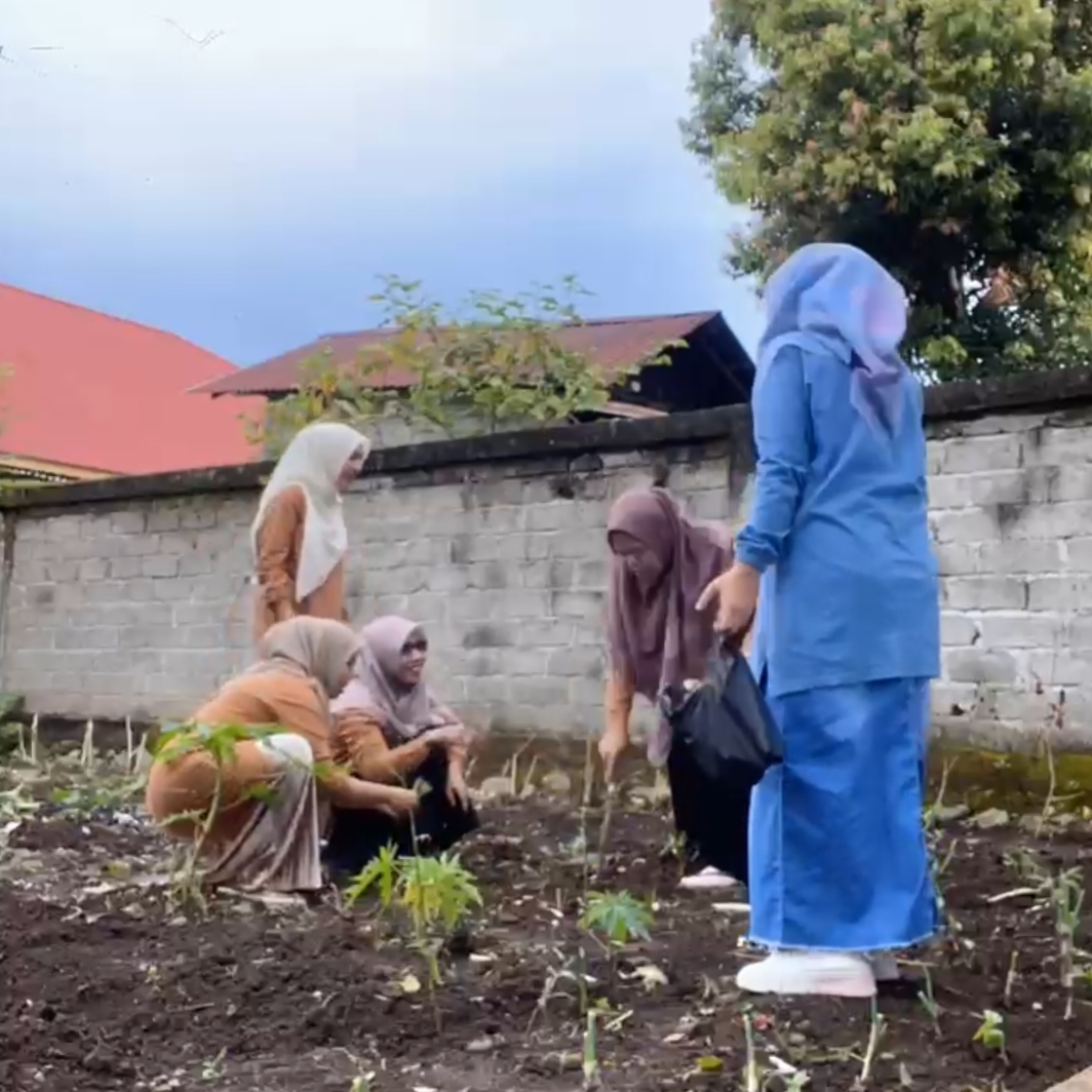 Man 3 Kerinci Gelar Gotong Royong, Wujudkan Lingkungan Bersih dan Sehat
