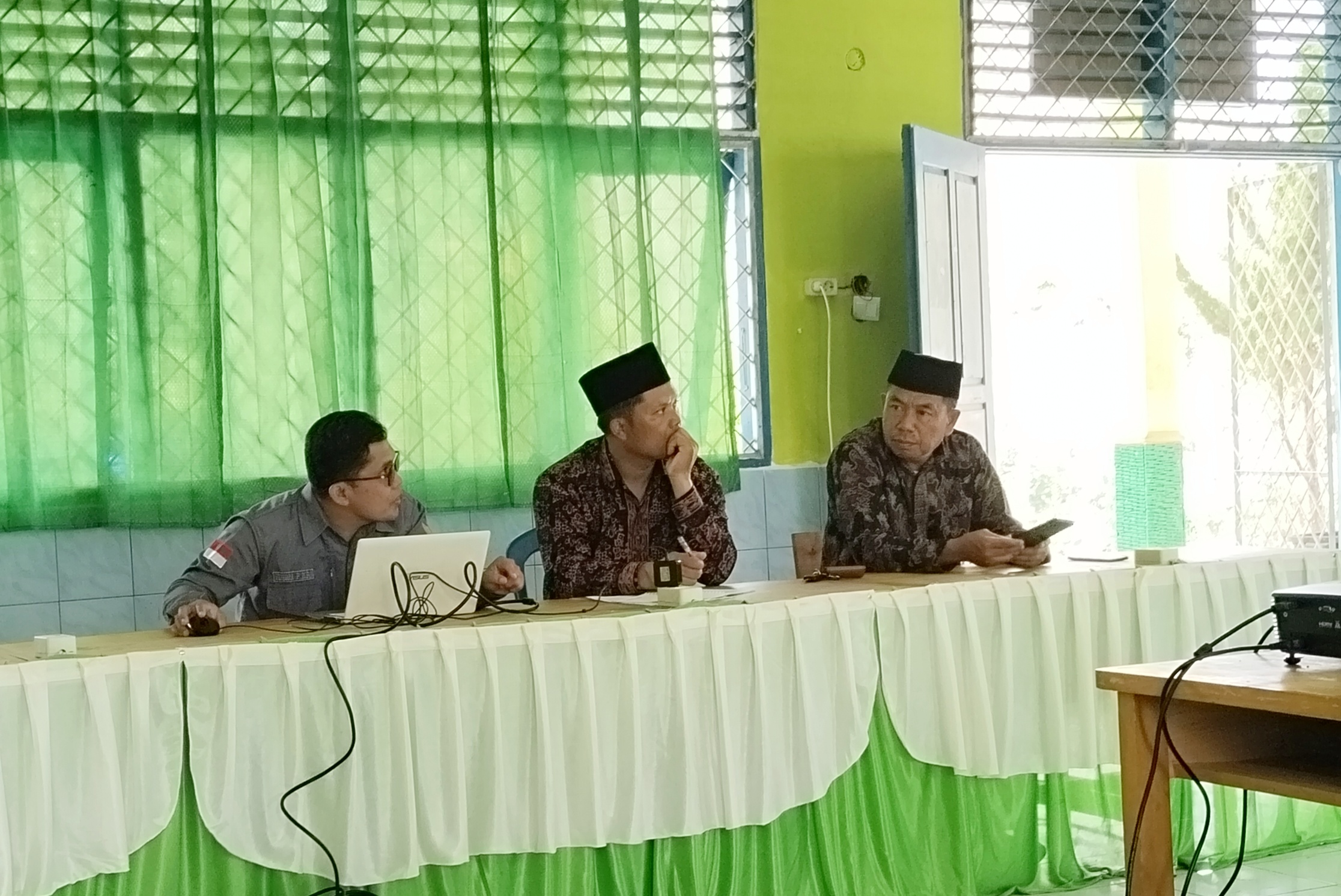 MAN 3 Kerinci menyambut kedatangan dari Tim MAS Raudlatul Ulum