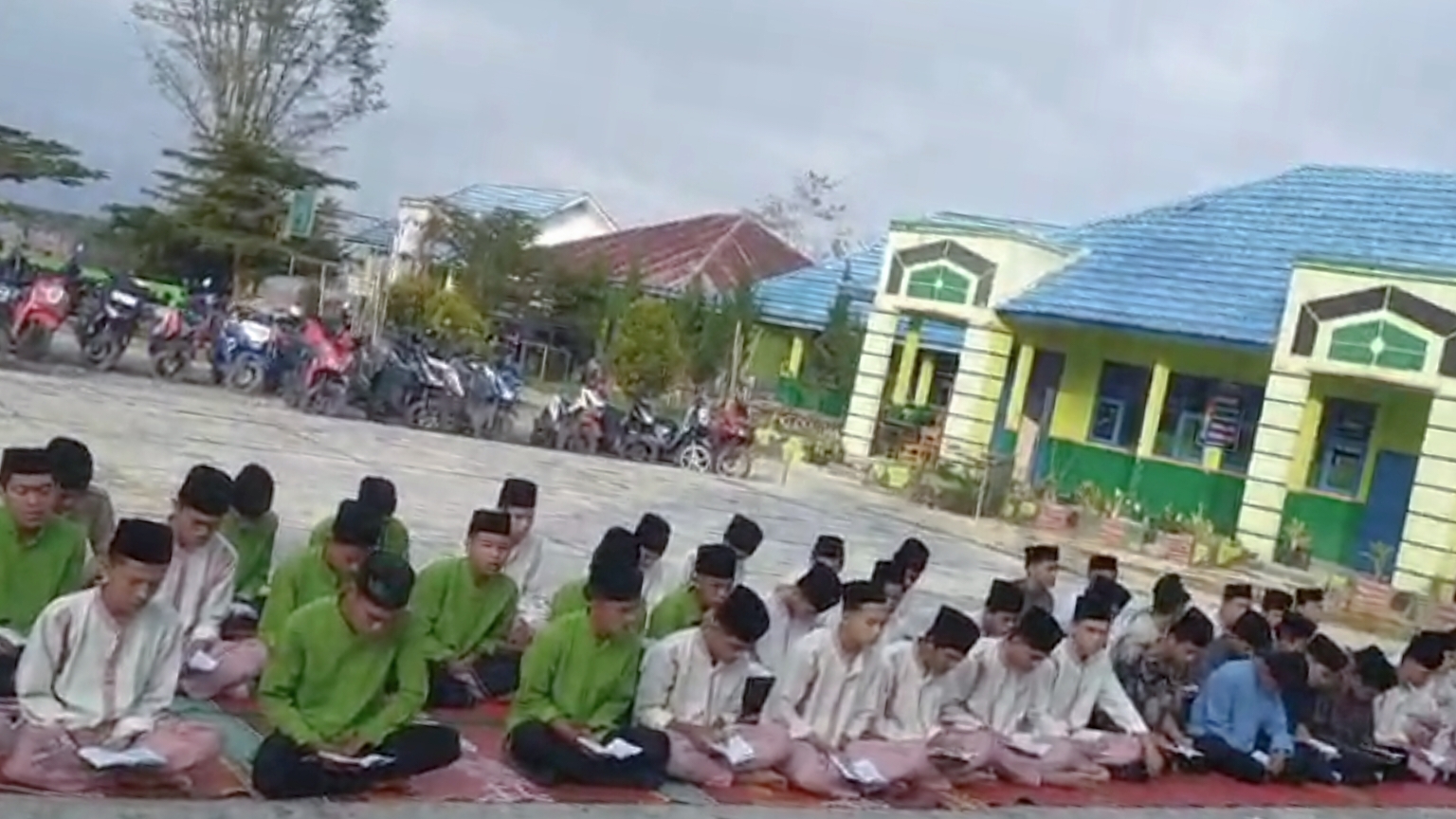 Yasinan perdana bersama siswa baru Tahun Ajaran 2024/2025 MAN 3 Kerinci