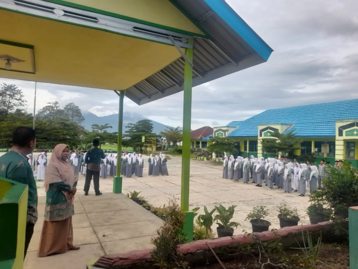 Tingkatkan Kedisiplinan, MAN 3 Kerinci Gelar Apel Pagi Rutin: Fokus pada Ketepatan Waktu Siswa