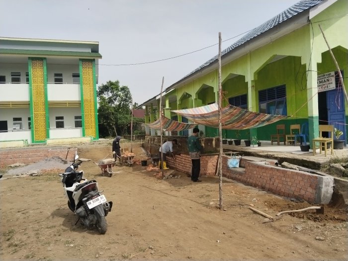 MAN 3 Kerinci Bangun Taman Asri di Gedung SBSN