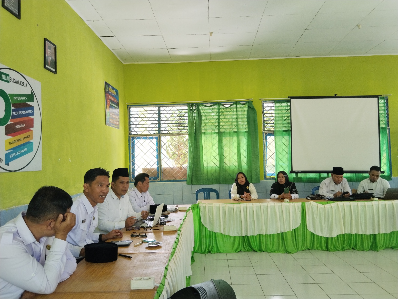 Jelang Pelaksanaan AKMI dan ANBK 2024, Kepala Madrasah Gelar Rakor Guru & Pegawai MAN 3 Kerinci