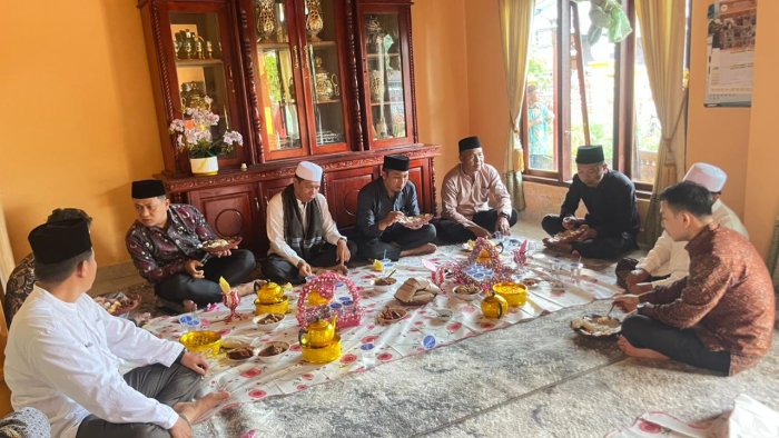 Guru MAN 3 Kerinci Gelar Kenduri Jelang Berangkat Haji