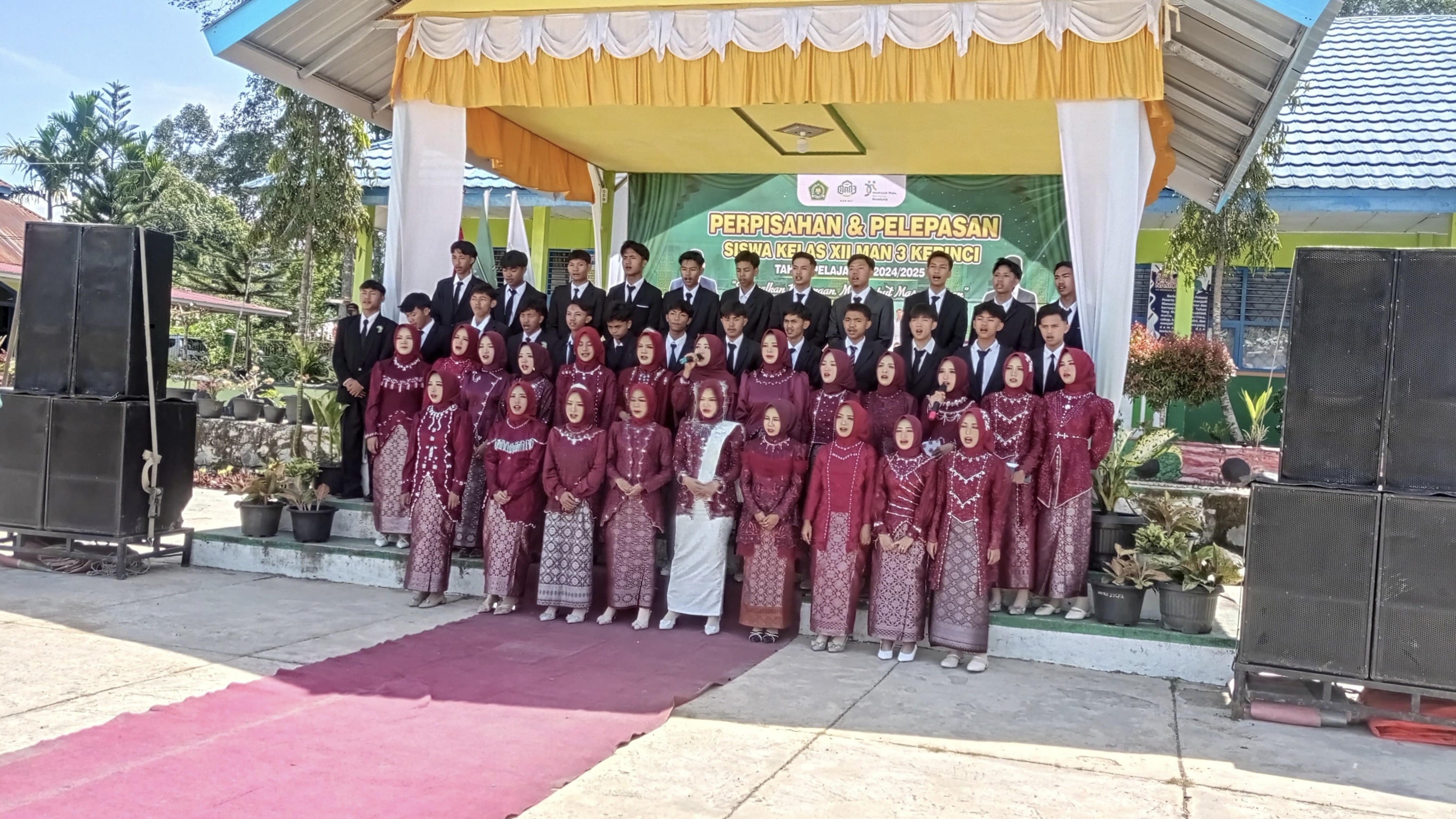 Acara Perpisahan Siswa Kelas XII MAN 3 Kerinci: Moment Mengharukan dan Inspiratif