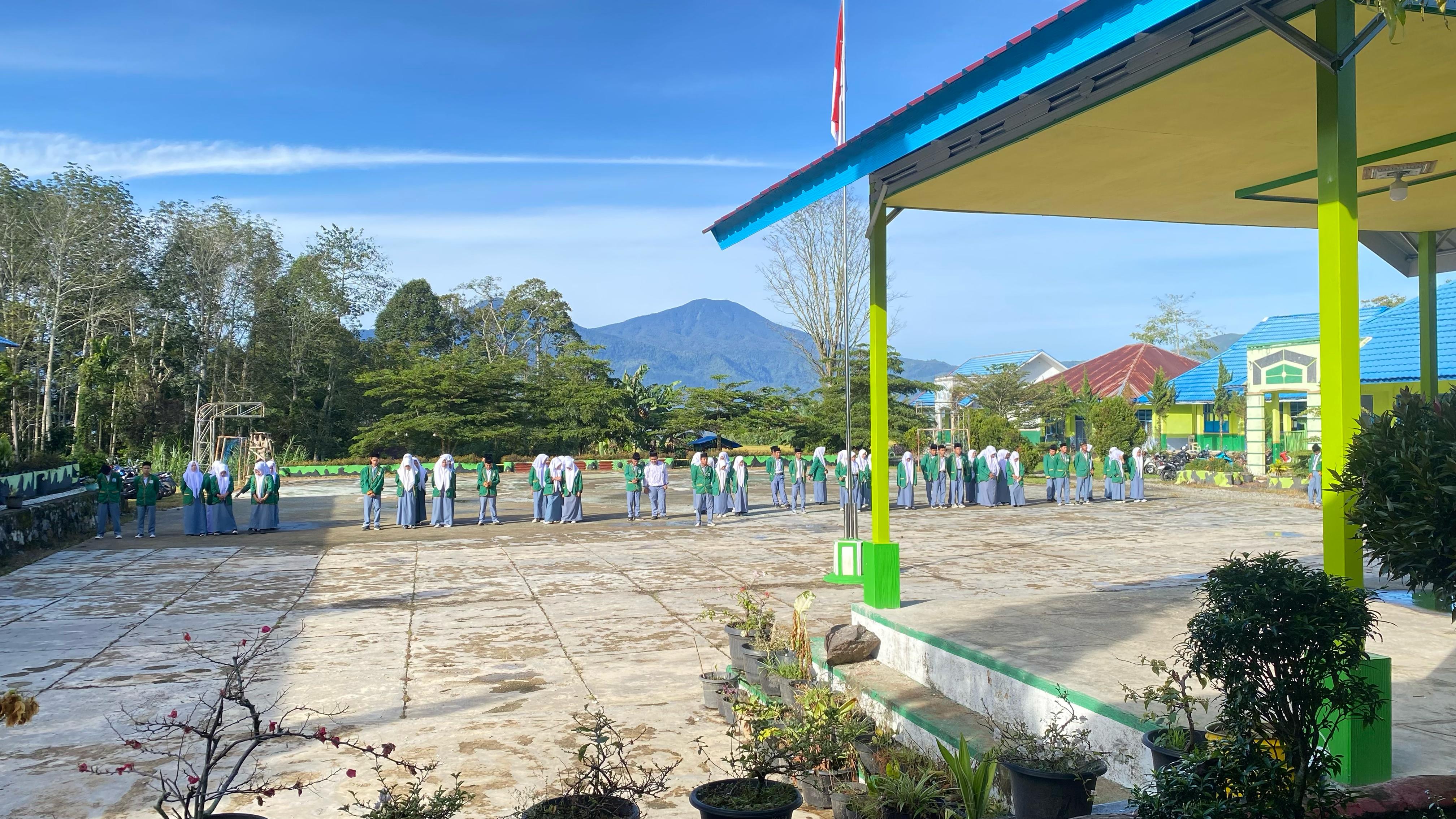 MAN 3 Kerinci Kembali Bersemangat Pasca Libur Lebaran dalam Upacara Perdana