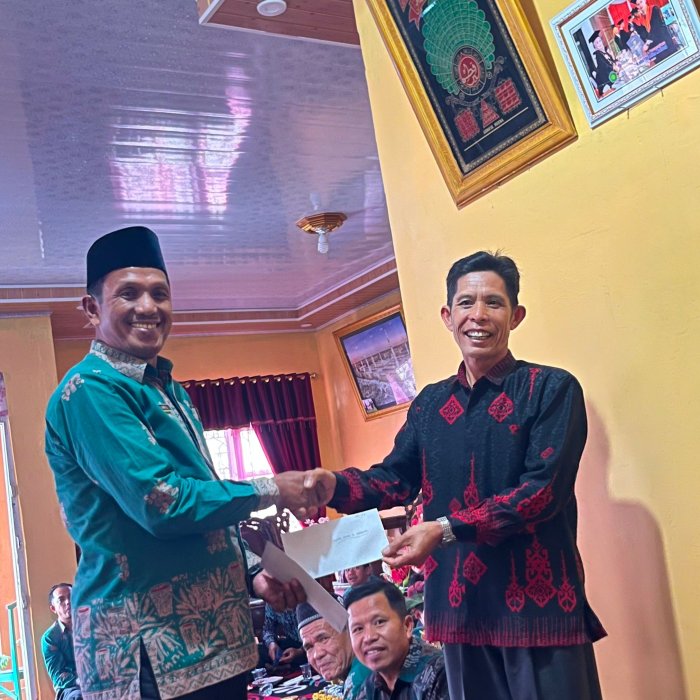 Wujud Kepedulian dan Kebersamaan, Keluarga Besar MAN 3 Kerinci Serahkan Bantuan Sosial ke Rumah Duka Wujud Kepedulian dan Kebersamaan, Keluarga Besar MAN 3 Kerinci Serahkan Bantuan Sosial ke Rumah Duka