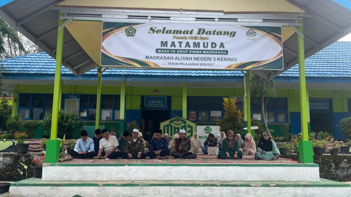 Tingkatkan Ketaqwaan dan Karakter Siswa, MAN 3 Kerinci Gelar Yasinan Rutin Jumat Pagi Tingkatkan Ketaqwaan dan Karakter Siswa, MAN 3 Kerinci Gelar Yasinan Rutin Jumat Pagi