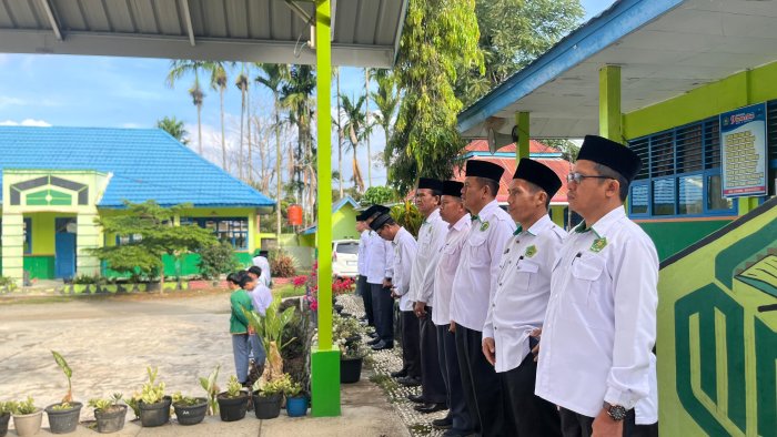 Siswa MAN 3 Kerinci Gelar Upacara Bendera Usai Libur Ujian